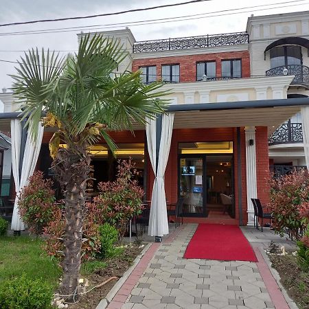 Conti Hotel & Restaurant Gjakova Екстериор снимка