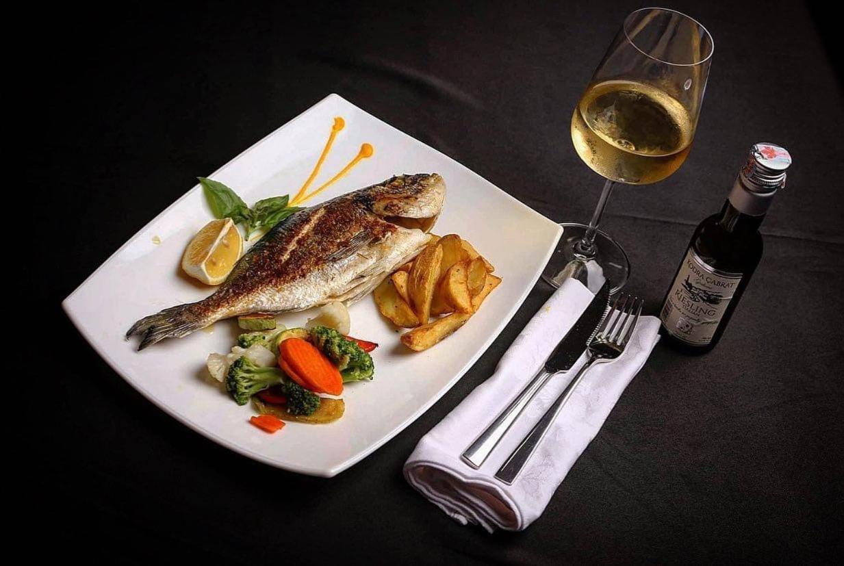Conti Hotel & Restaurant Gjakova Екстериор снимка